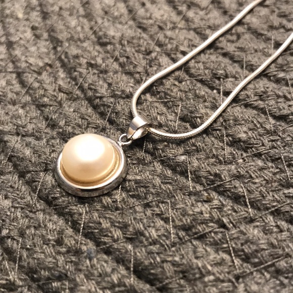 Sterling silver & fresh water pearl pendant  on 18” sterling silver snake chain - Picture 5 of 5